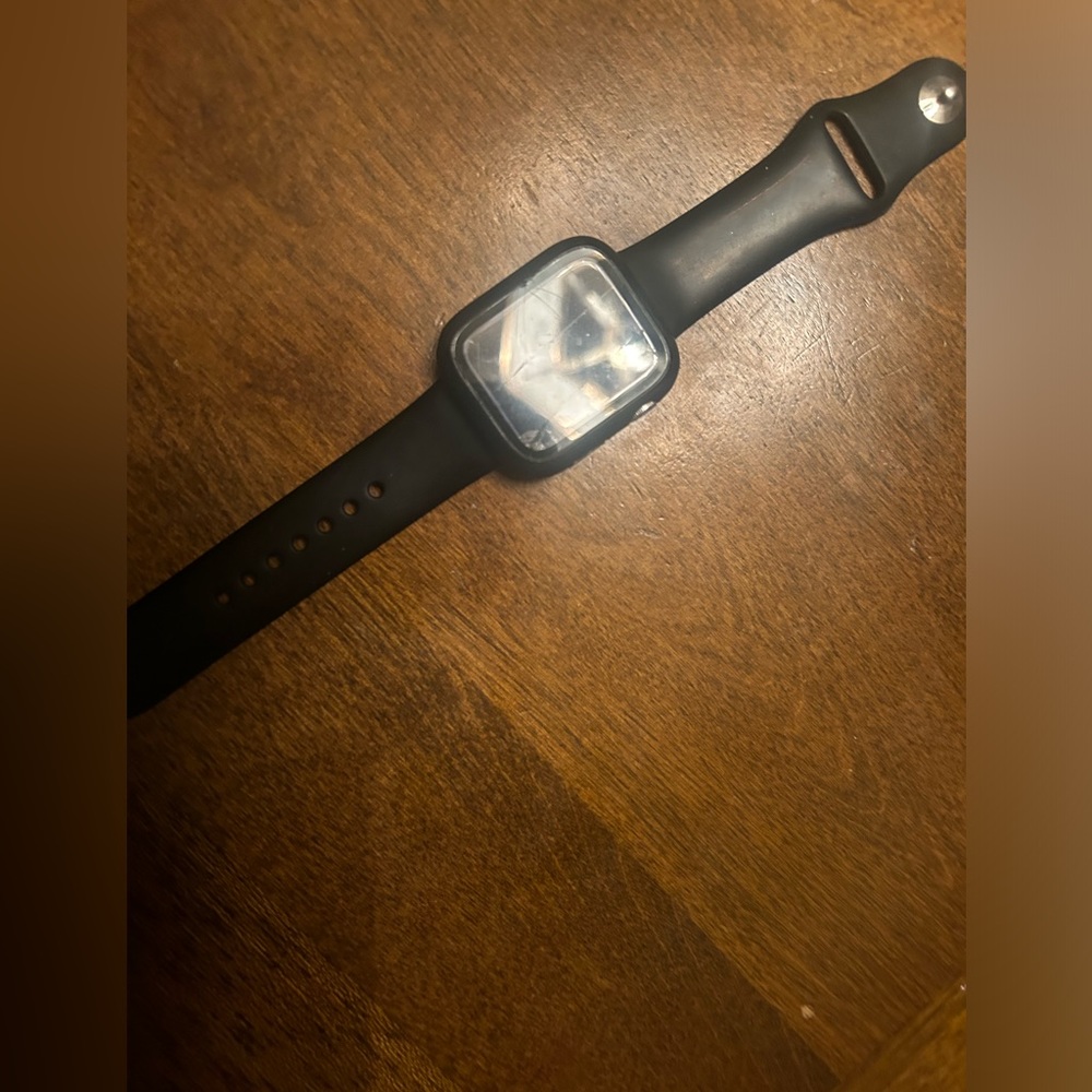 iPhone series 4 watch 44mm crack screen but works perfectly (almost new)